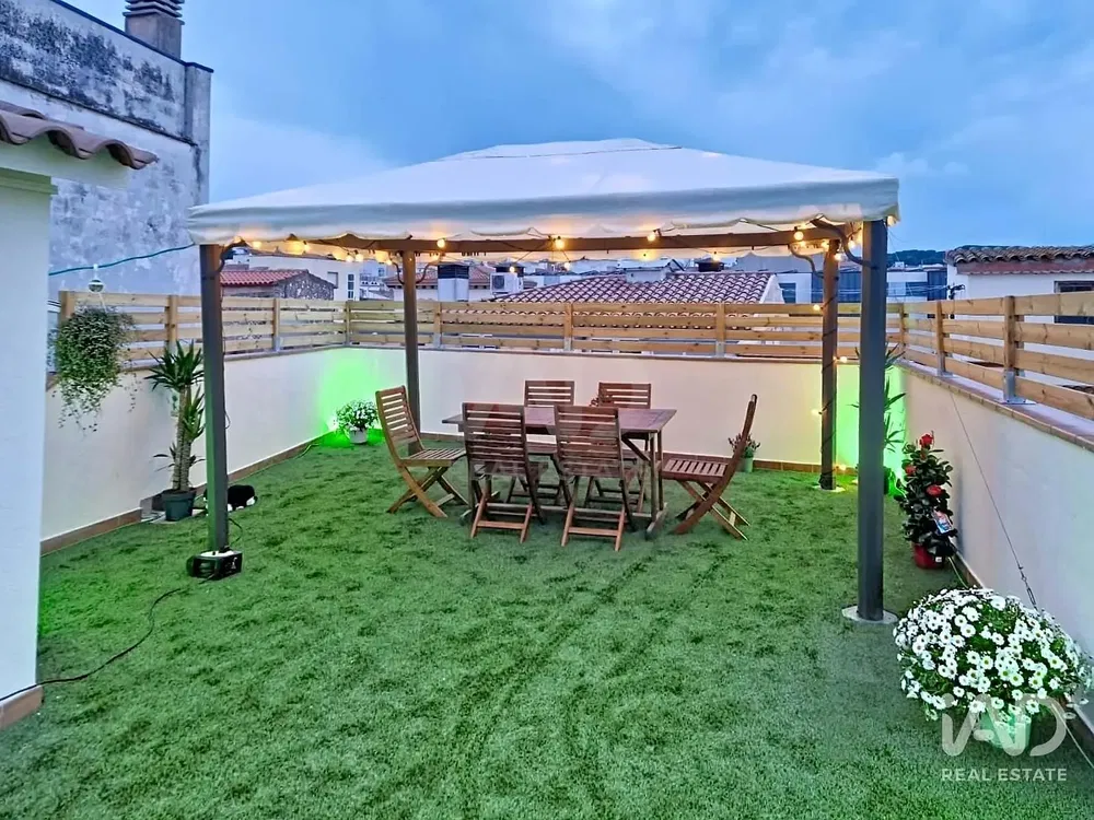 Küche; küchengeräte, holzboden, tageslicht, moderner stil