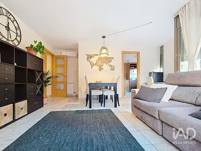 Küche; küchengeräte, holzboden, tageslicht, moderner stil