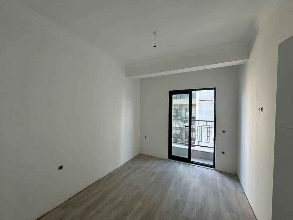 Cuisine; électroménager, parquet, lumière naturelle, style moderne