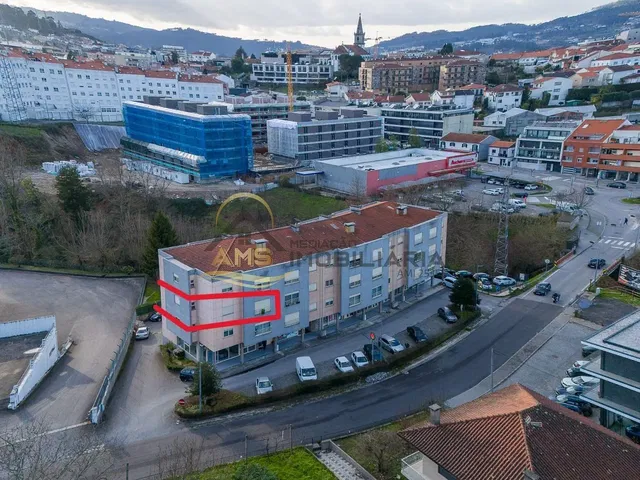 Living room; wood floor, natural light, modern style