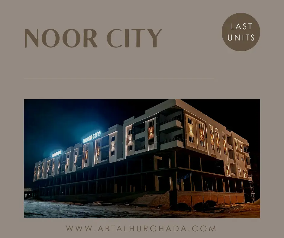 Kuhinja; kućanski aparati, drveni pod, prirodna svjetlost, moderan stil