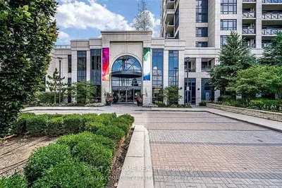 Keuken; keukenapparatuur, houten vloer, natuurlijk licht, moderne stijl