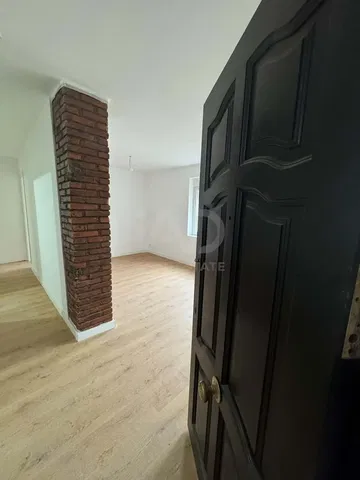 Küche; küchengeräte, holzboden, tageslicht, moderner stil