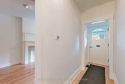 Living room; wood floor, natural light, modern style
