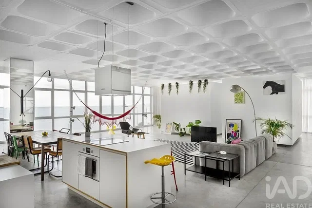 Küche; küchengeräte, holzboden, tageslicht, moderner stil