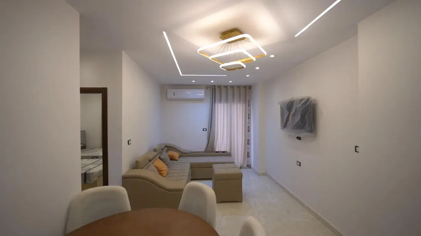 Living room; wood floor, natural light, modern style