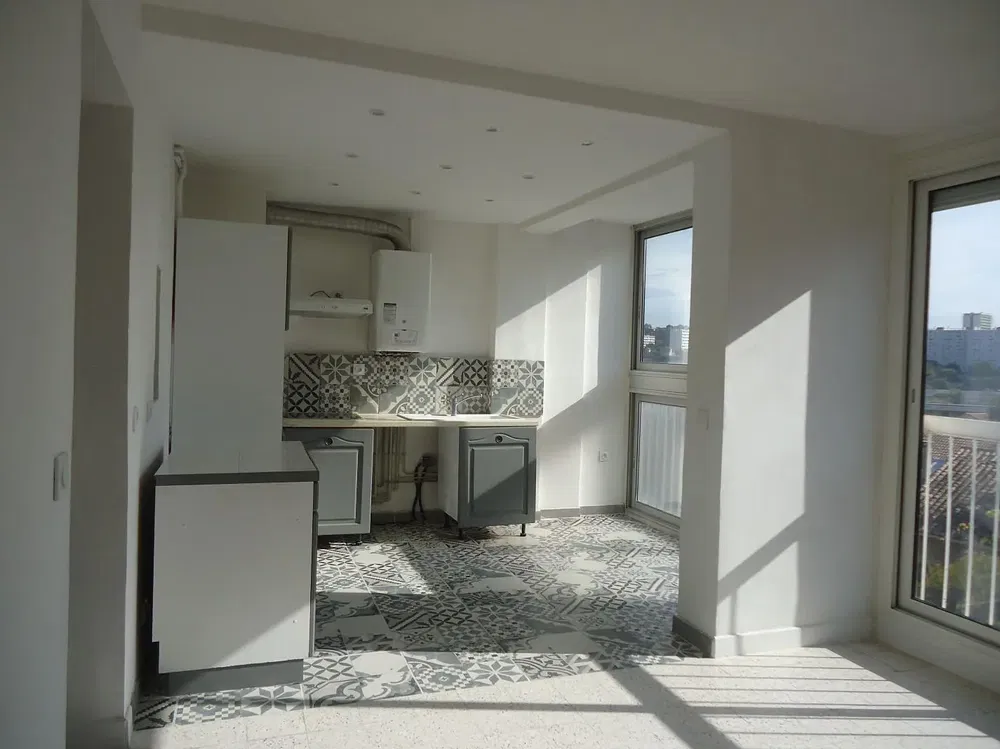 Küche; küchengeräte, holzboden, tageslicht, moderner stil