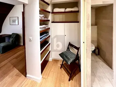 Küche; küchengeräte, holzboden, tageslicht, moderner stil