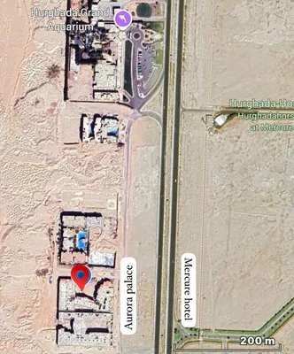 Mutfak; mutfak aletleri, ahşap zemin, doğal ışık, modern stil