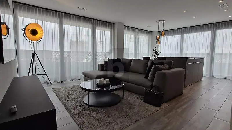 Küche; küchengeräte, holzboden, tageslicht, moderner stil