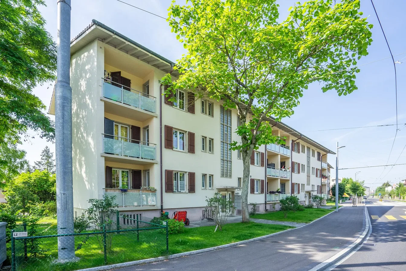 Cuisine; électroménager, parquet, lumière naturelle, style moderne