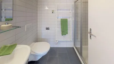 Küche; küchengeräte, holzboden, tageslicht, moderner stil