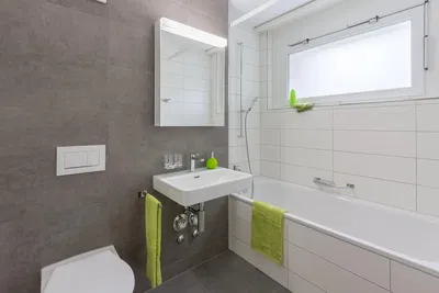 Küche; küchengeräte, holzboden, tageslicht, moderner stil