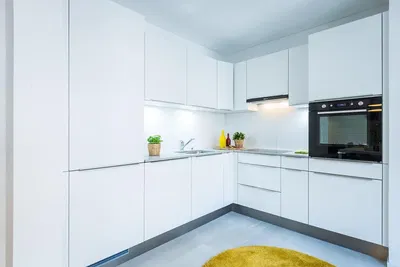 Küche; küchengeräte, fliesenboden, tageslicht, moderner stil