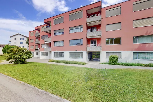 Dnevna soba; drveni pod, prirodno svjetlo, moderni stil