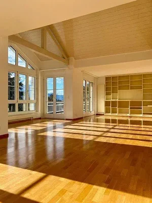 Cuisine; électroménager, parquet, lumière naturelle, style moderne
