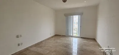 Cuisine; électroménager, parquet, lumière naturelle, style moderne