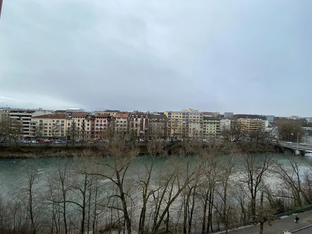 Küche; küchengeräte, holzboden, tageslicht, moderner stil