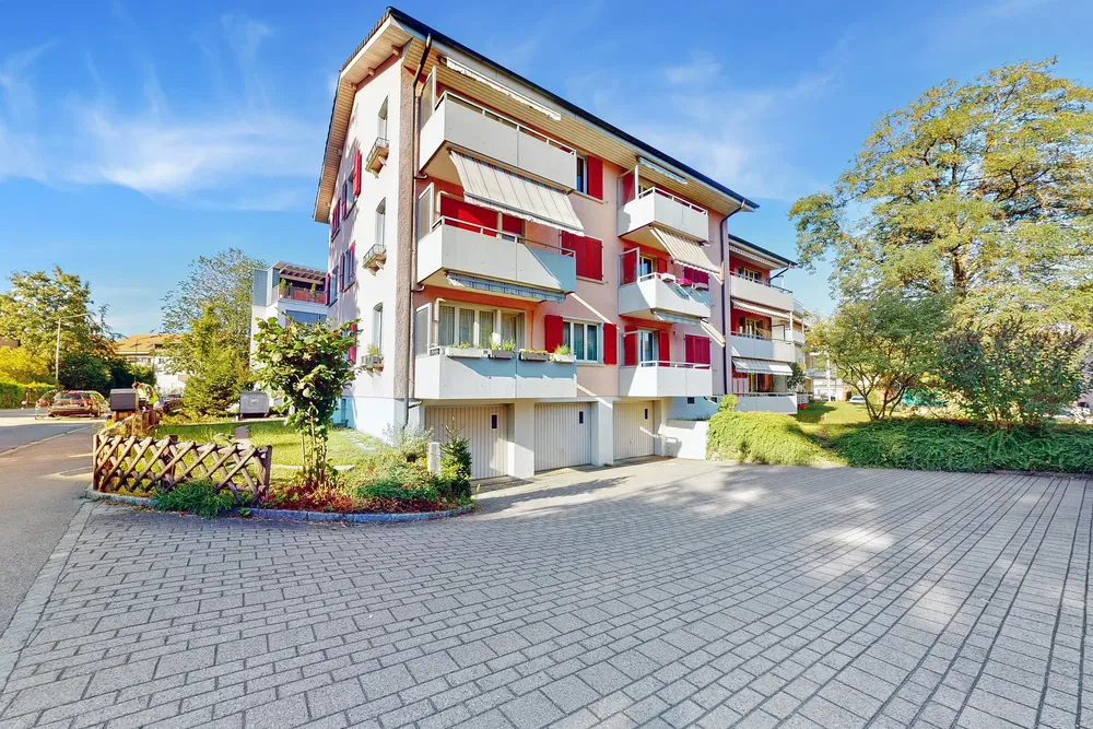 Küche; küchengeräte, holzboden, tageslicht, moderner stil