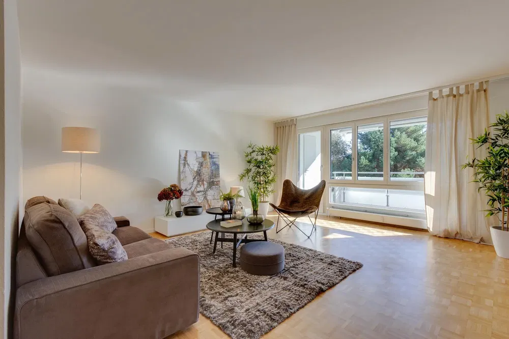 Küche; küchengeräte, holzboden, tageslicht, moderner stil