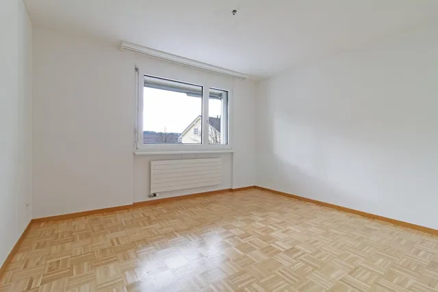 Кухня; кухненски уреди, дървен под, естествена светлина, модерен стил