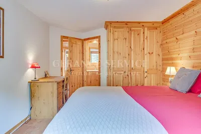 Küche; küchengeräte, holzboden, tageslicht, moderner stil