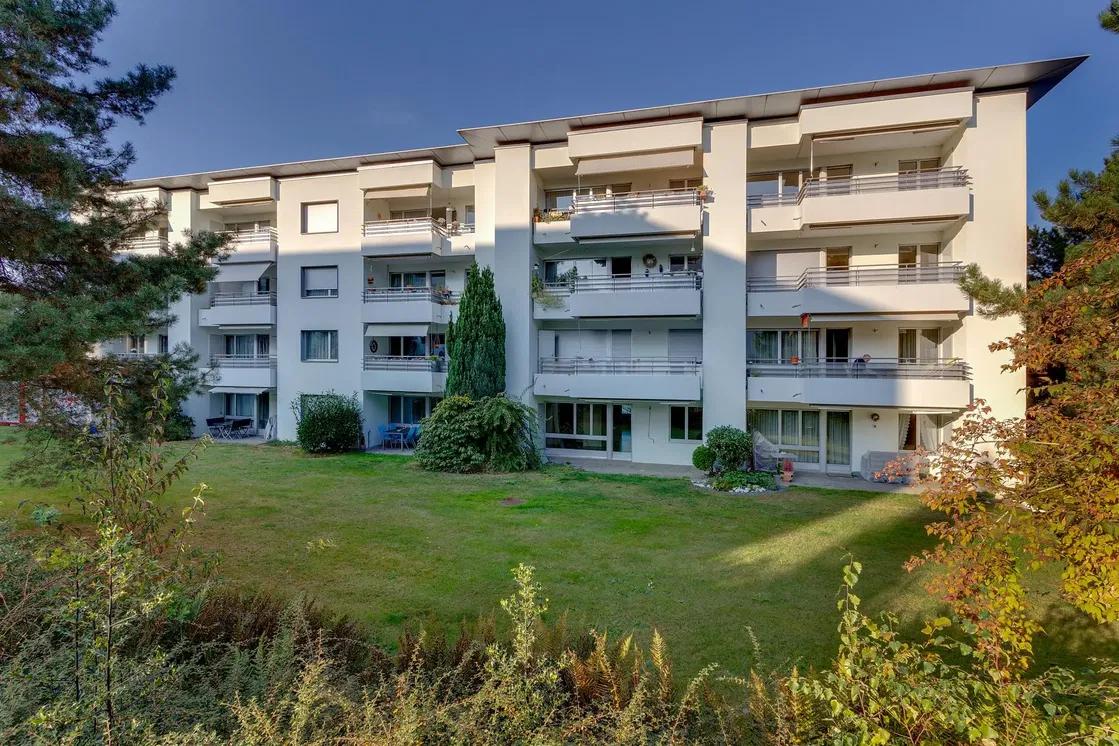 Küche; küchengeräte, holzboden, tageslicht, moderner stil