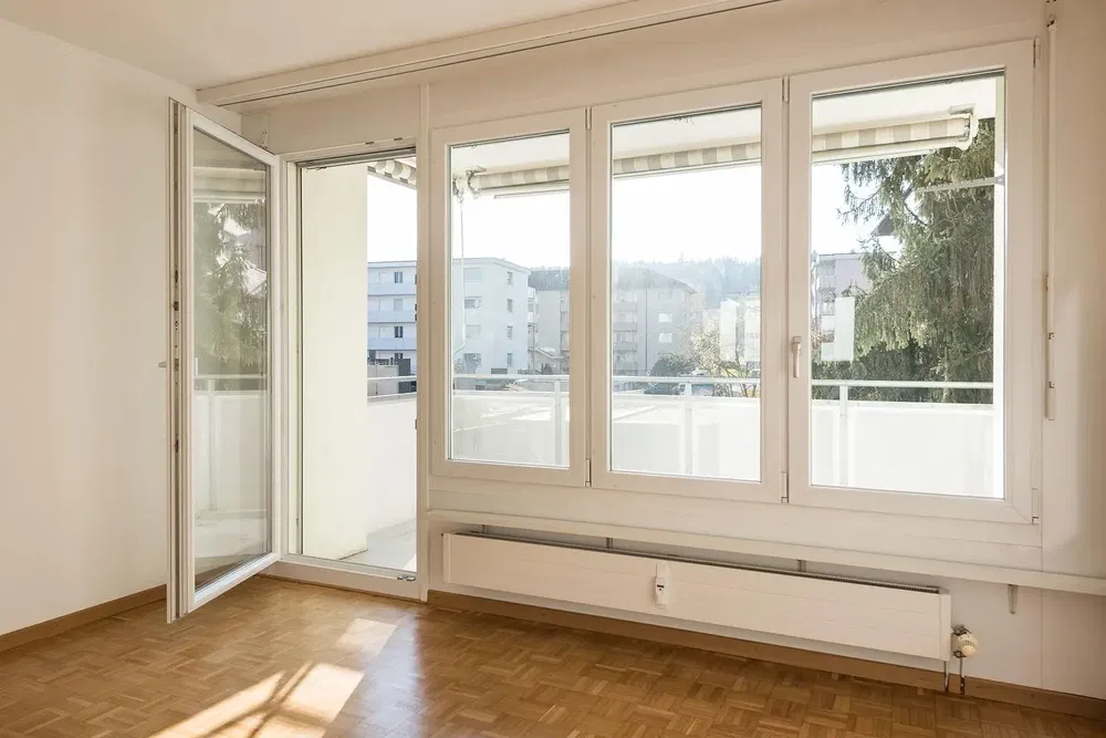 Küche; küchengeräte, holzboden, tageslicht, moderner stil