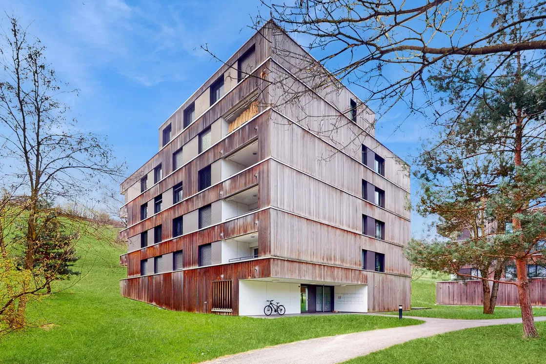 Küche; küchengeräte, holzboden, tageslicht, moderner stil