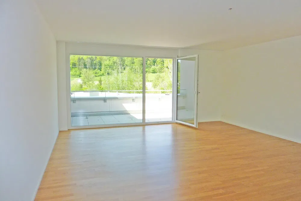 Küche; küchengeräte, holzboden, tageslicht, moderner stil