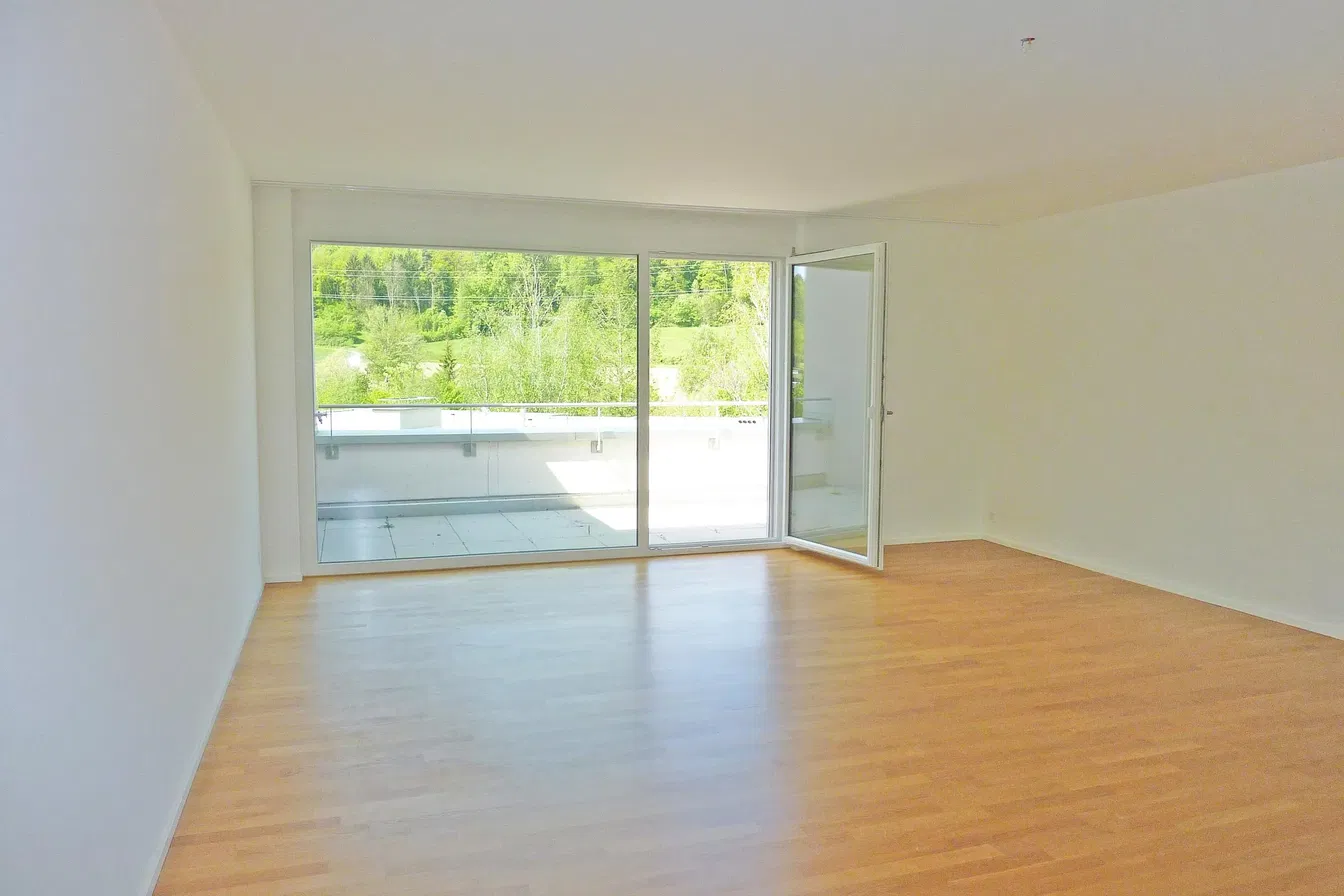 Küche; küchengeräte, holzboden, tageslicht, moderner stil