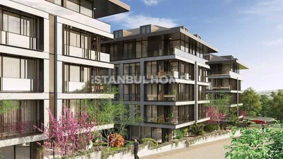 Kuchyně; kuchyňské spotřebiče, dřevěná podlaha, přirozené světlo, moderní styl