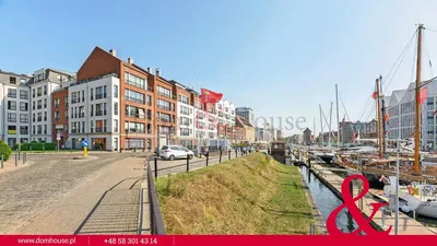 Кухиња; кухињски апарати, плочице, природно светло, модерни стил