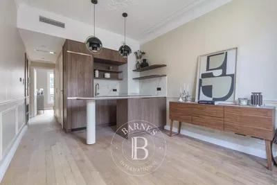 Cuisine; électroménager, parquet, lumière naturelle, style moderne