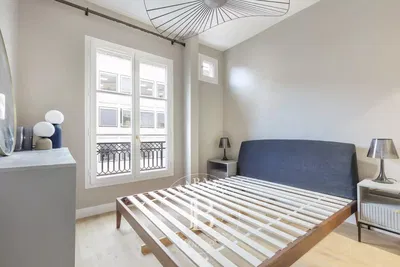 Cuisine; électroménager, parquet, lumière naturelle, style moderne