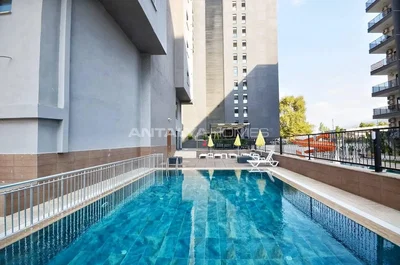 Σαλόνι; ξύλινο πάτωμα, φυσικό φως, μοντέρνο στυλ