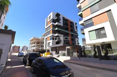 Κουζίνα; συσκευές κουζίνας, ξύλινο πάτωμα, φυσικό φως, μοντέρνο στυλ