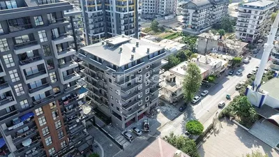 Κουζίνα; συσκευές κουζίνας, ξύλινο πάτωμα, φυσικό φως, μοντέρνο στυλ