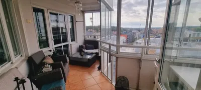 Cuisine; électroménager, parquet, lumière naturelle, style moderne