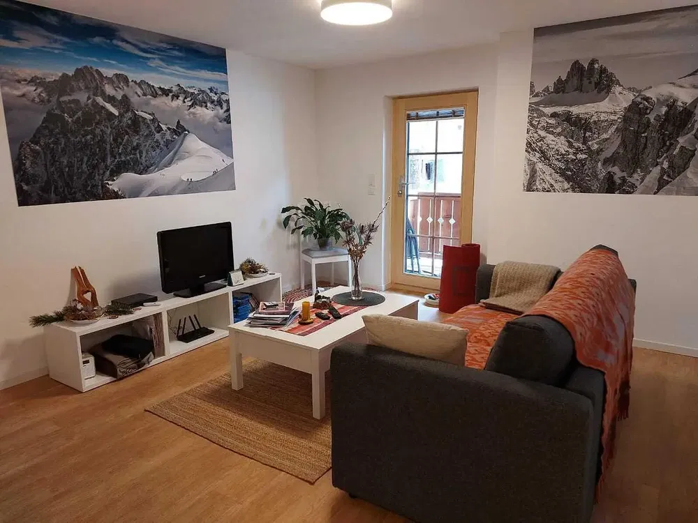 Salon; parquet, lumière naturelle, style moderne