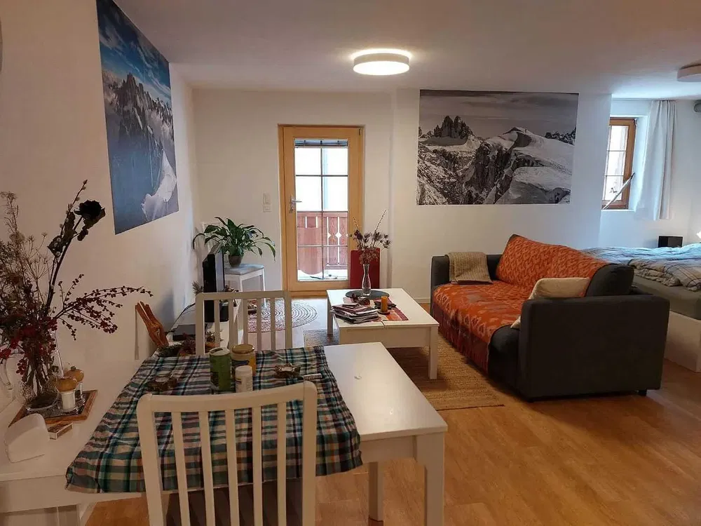 Salon; parquet, lumière naturelle, style moderne