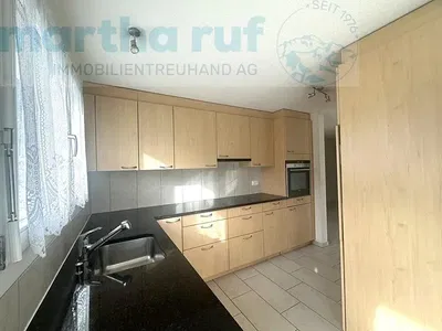 Küche; küchengeräte, holzboden, tageslicht, moderner stil