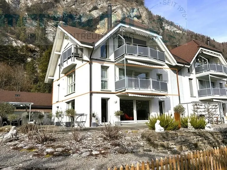 Küche; küchengeräte, holzboden, tageslicht, moderner stil