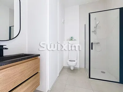 Küche; küchengeräte, holzboden, tageslicht, moderner stil