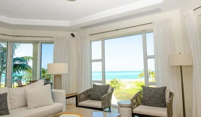 Cuisine; électroménager, parquet, lumière naturelle, style moderne