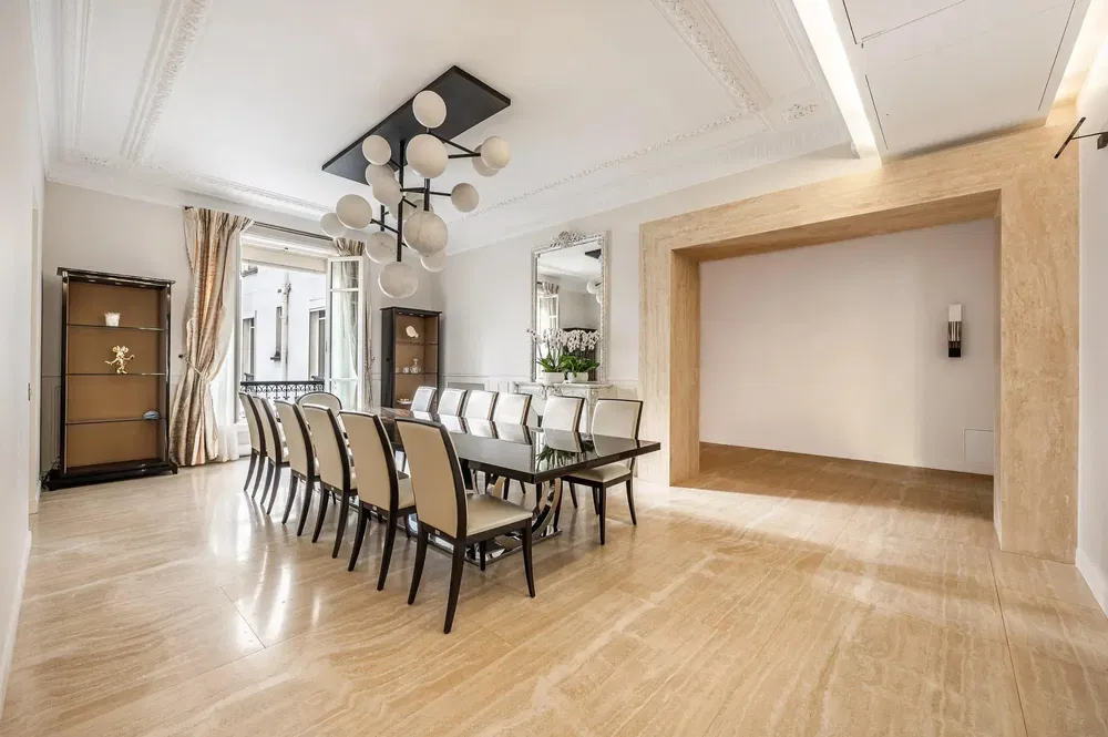 Cuisine; électroménager, parquet, lumière naturelle, style moderne