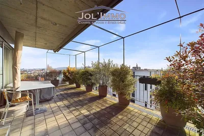 Küche; küchengeräte, holzboden, tageslicht, moderner stil