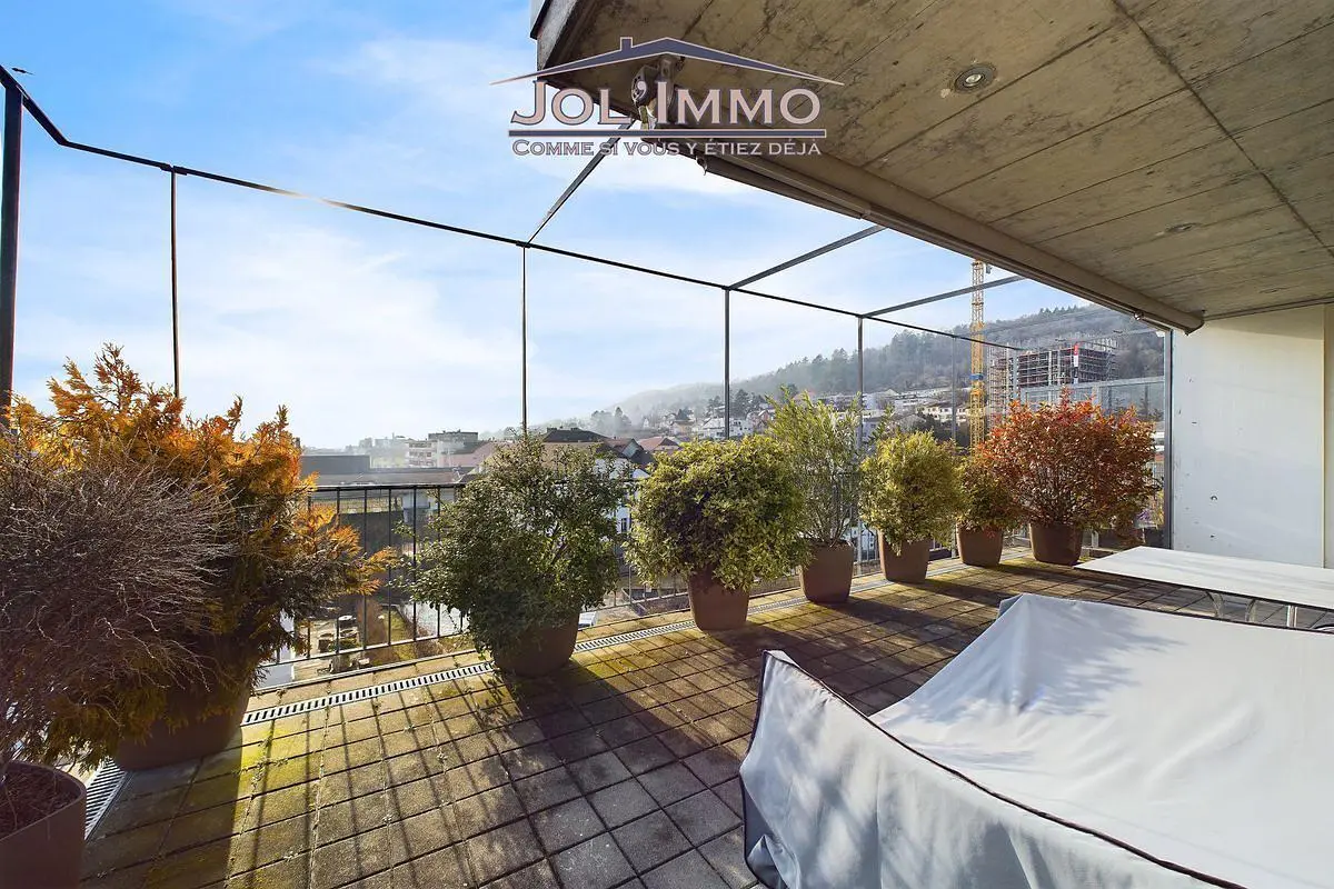 Küche; küchengeräte, holzboden, tageslicht, moderner stil