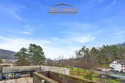 Cucina; elettrodomestici, pavimento in legno, luce naturale, stile moderno