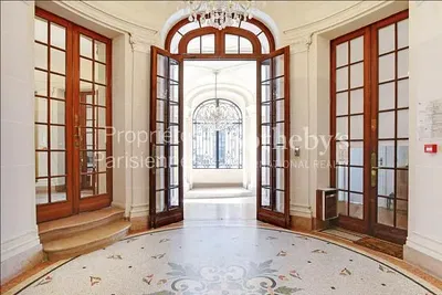 Cuisine; électroménager, parquet, lumière naturelle, style moderne